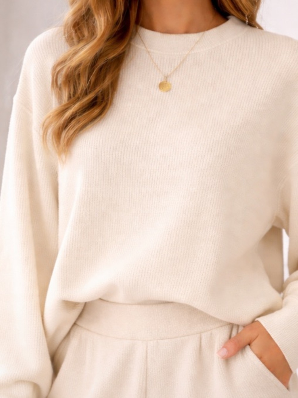 Zenana 100% polyester, cream 2 piece shorts and sweater set. Size small. New!